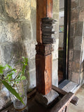 Totem – Sculpture bois massif et pierre taillée hauteur 80cm par l'artiste mauricien DC Studio