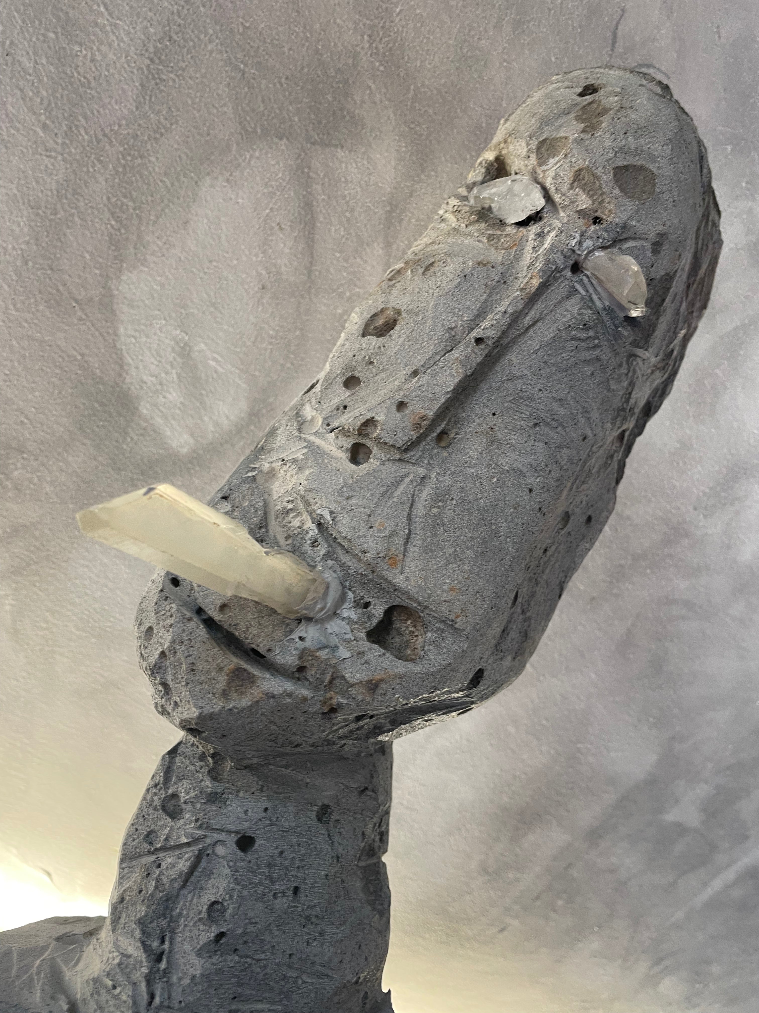 Rasta Joint – Sculpture mixte granit et cristal de roche hauteur 60cm par DC Studio Maurice